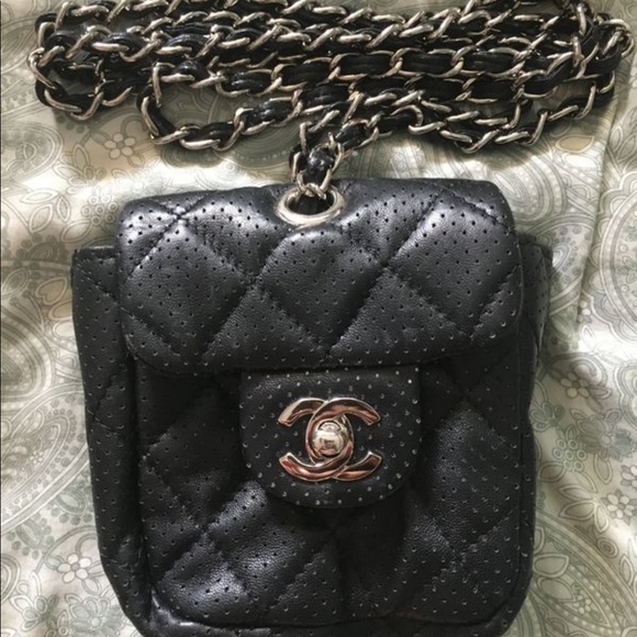 🔥CHANEL CROSSBODY🔥 - Picture 2 of 3